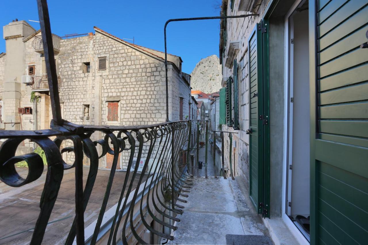 Apartments With A Parking Space Omis - 19051 Eksteriør bilde
